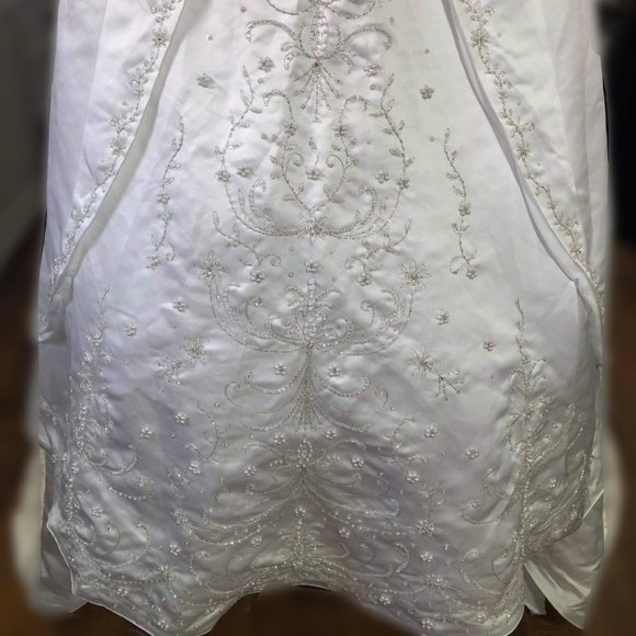 Mary's Wedding Dress - Picture 3 of 8